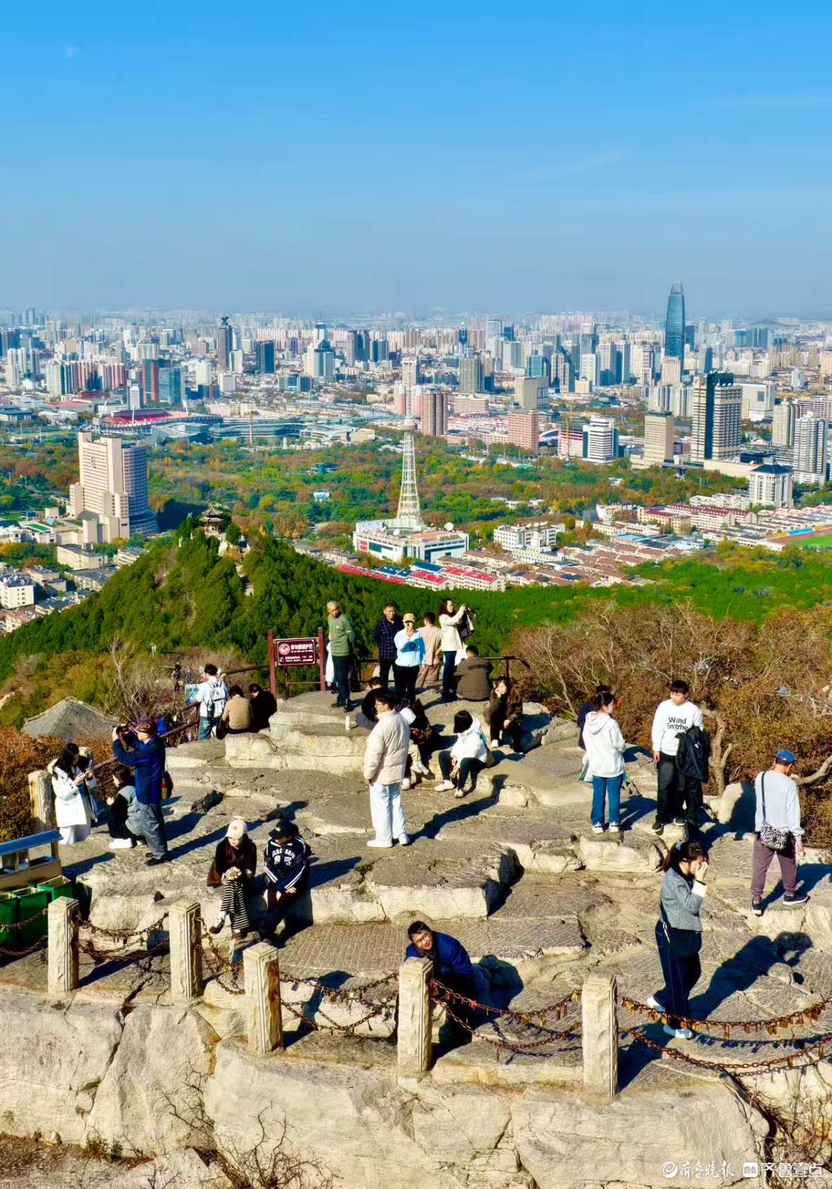 初冬，千佛山顶暖洋洋