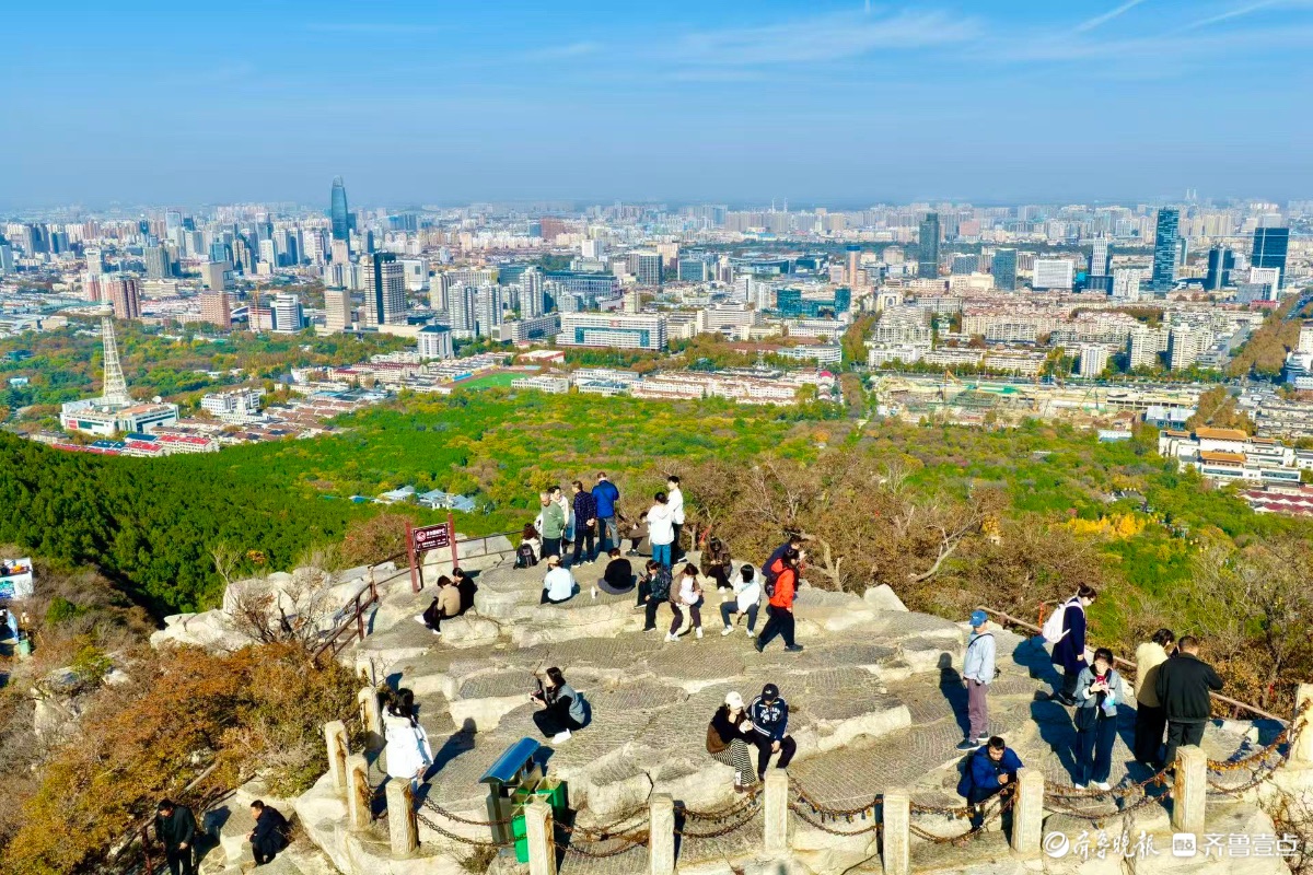 初冬，千佛山顶暖洋洋