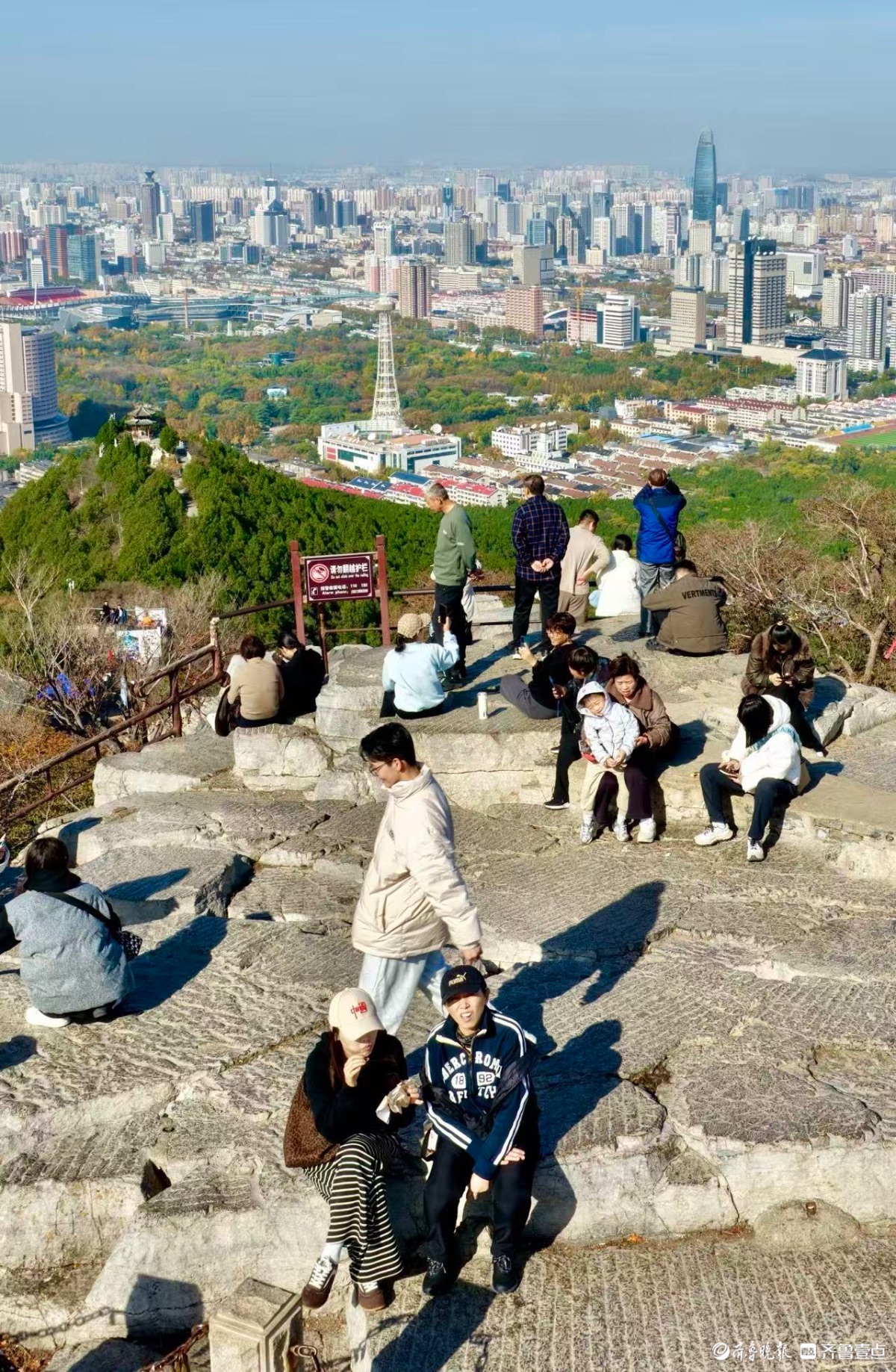 初冬，千佛山顶暖洋洋