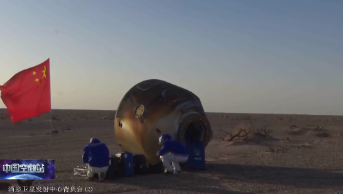 神舟二十一号载人飞船返回舱门打开，神舟二十号航天员即将出舱