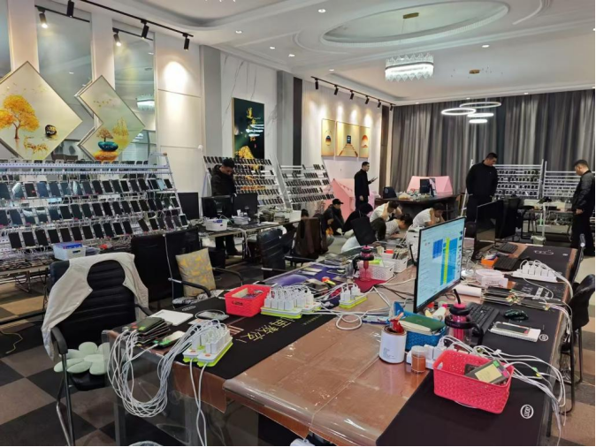 辽宁锦州联通协助警方捣毁“猫池”诈骗窝点查获设备200余台