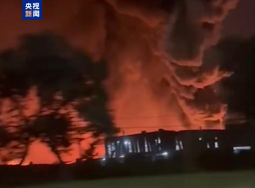 阿根廷一小型飞机坠毁引发爆炸，已致20人受伤