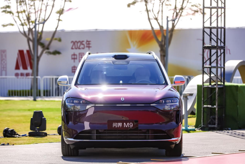 问界M9携手2025中国金鸡百花电影节，树立跨界融合典范