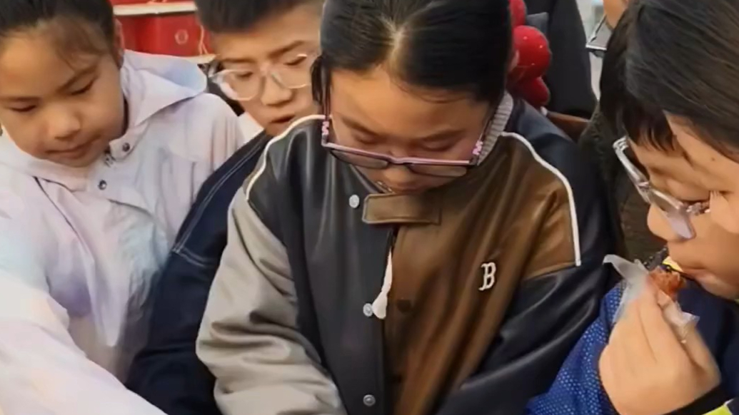 果然视频｜孩子变身“品鉴师”，感叹：烟台苹果不止有一种味道