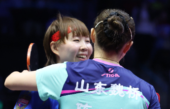 热闻|满满的“回忆杀”！陈梦胜朱雨玲女单摘铜，赛后两人紧紧相拥