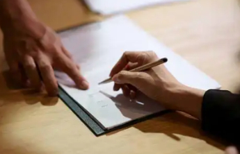 公司“加活不加钱”被判赔28万元，“用工自主”也当恪守边界