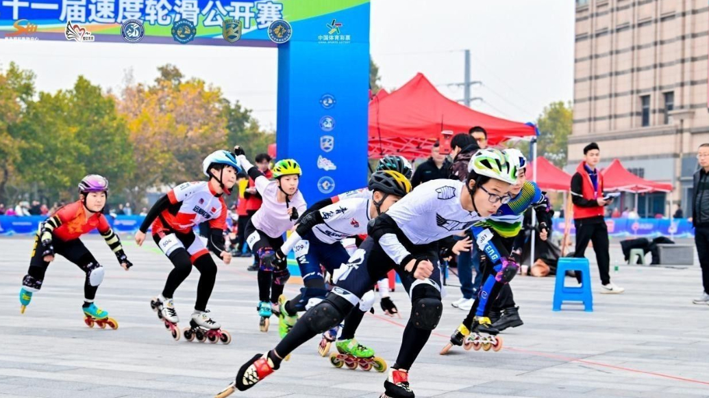 果然视频｜近400名选手竞速，山东省速度轮滑公开赛在青岛举行