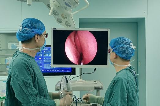 济医附院完成一例神经内镜下经筛-翼突入路海绵窦病变切除术