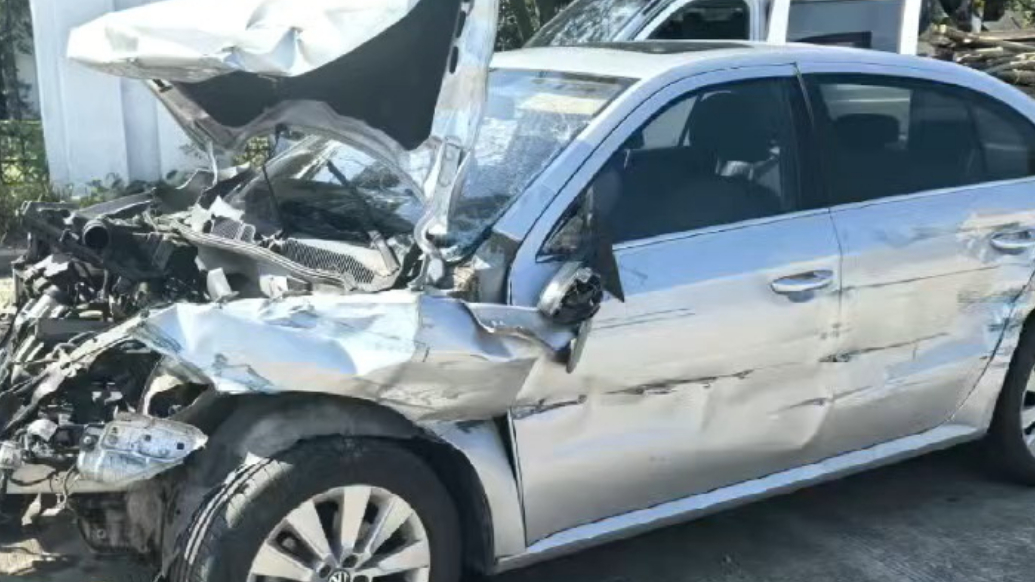 11年车龄朗逸高速发生严重事故，车辆损毁严重车内孩子安然无恙