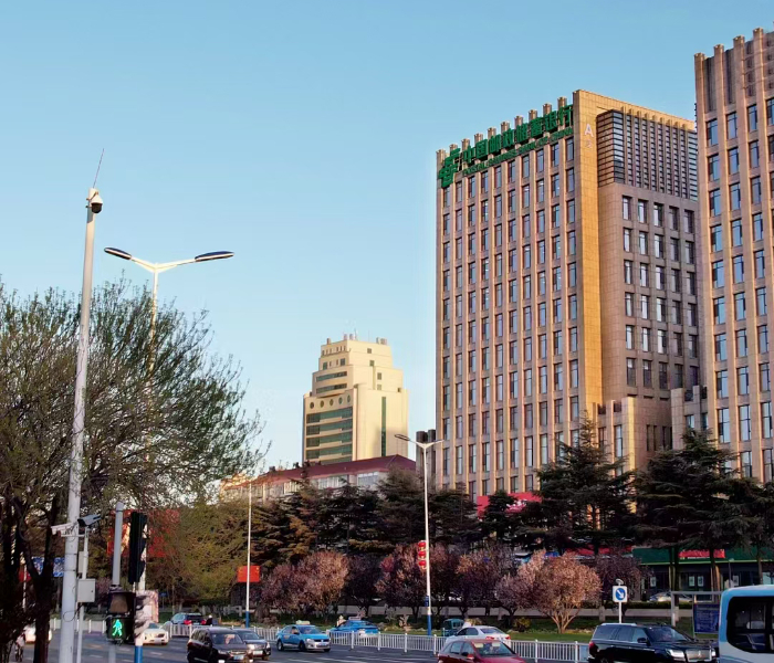 中国邮政储蓄银行威海市分行成立于2008年，始终坚守服务“三农”、城乡居民和中小企业定位，主动践行金融工作的政治性和人民性，逐步成长为具有重要影响力的国有大型零售商业银行。一直以来，分行积极围绕“威海要向精致城市方向发展”的总目标，发挥邮储银行特色禀赋和优势，落实落细“五篇大文章”，把更多的金融资源投入到服务实体经济、推进乡村振兴、发展绿色金融、支持国家重大区域发展战略中，为威海市的经济发展注入源源不断的金融活水。