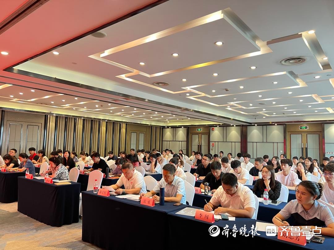 “志愿红”照亮求学路，山东青年志愿者助力学生资助政策宣传落地