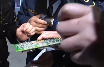 偷油又偷税！总台曝光问题加油站作弊“花招”