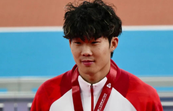 济南健儿李晨洋勇夺十五运会男子撑竿跳高金牌