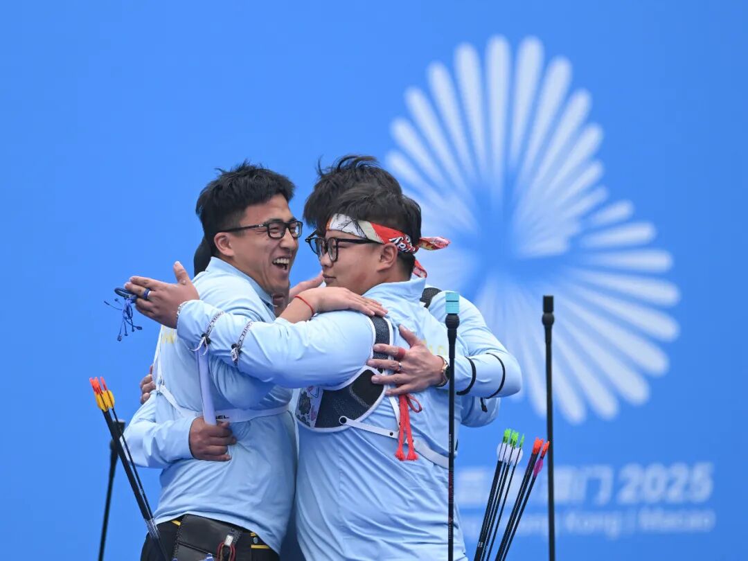 济南射箭双星李梦麒、孙权助山东男团十五运夺金