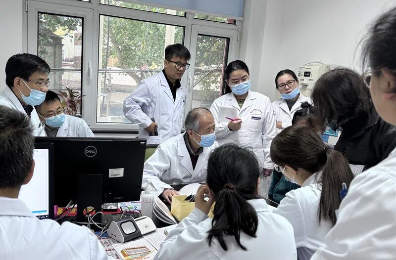包含北京大学第一医院代诊挂号服务协助沟通病情，让医生更了解情况的词条