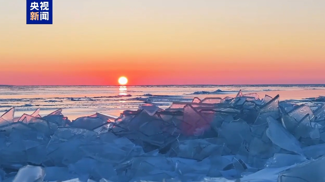 第一视角看穿越机贴冰飞行，解锁冬日冰雪奇观