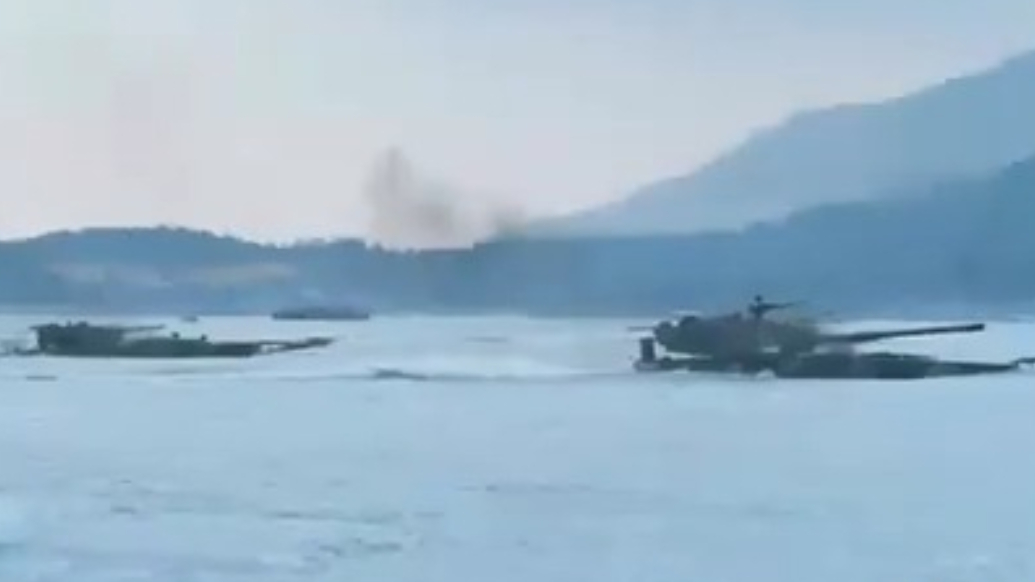 海陆铁骑，05式两栖突击车高清画面来了