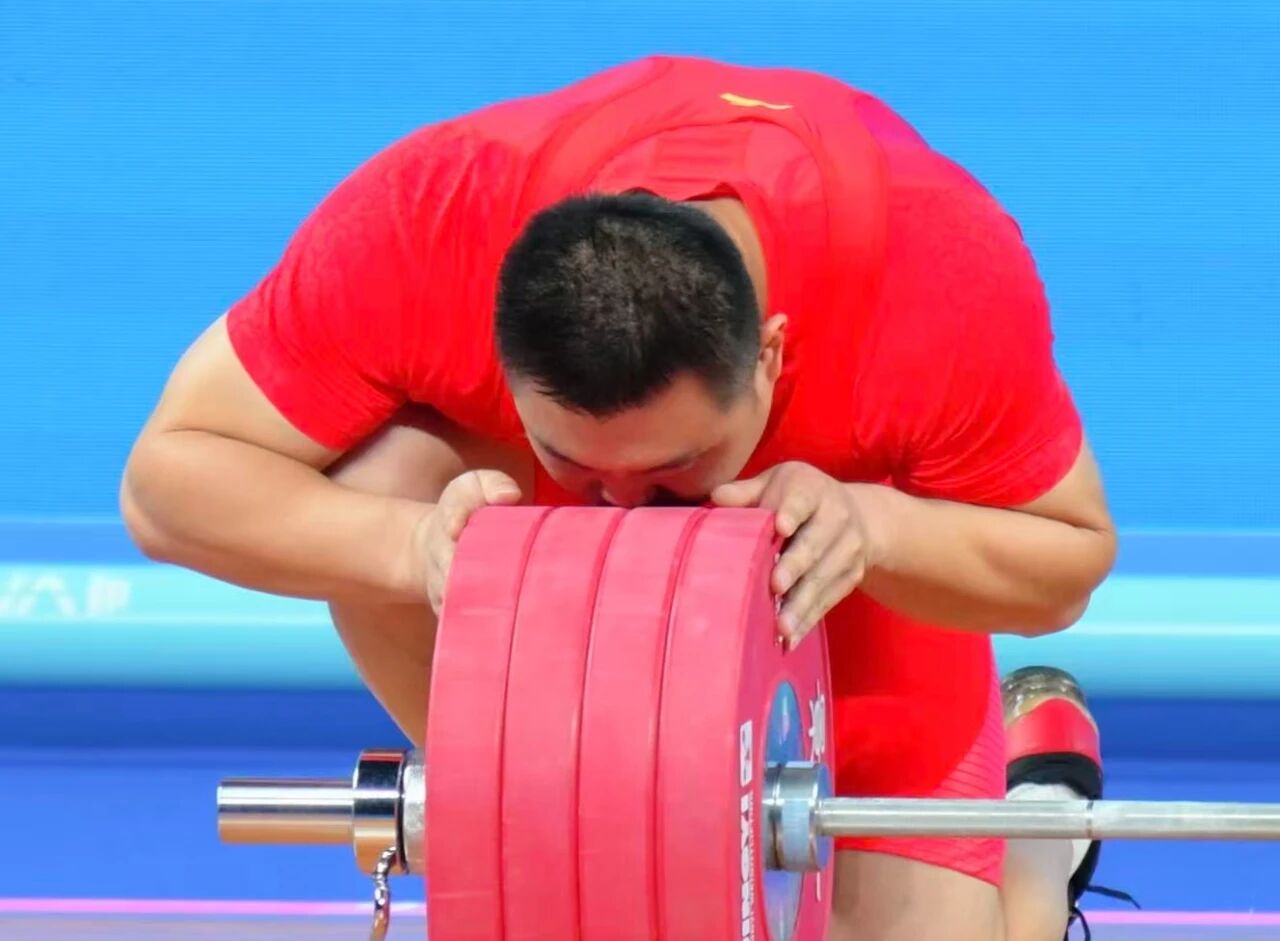 “泉城力量”杨哲：英雄深情吻别赛场，“五届传奇”永不落幕