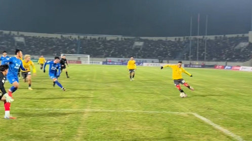 果然视频|齐鲁超赛决赛6分钟内连进两球,泰山城建队扳回比赛2:1聊城