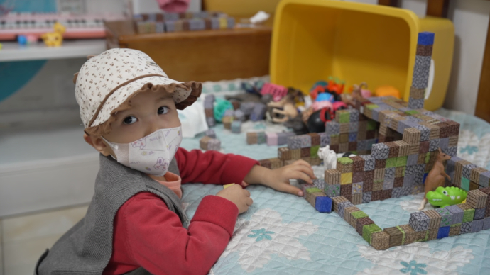 一个罕见病患儿家庭的苦与光