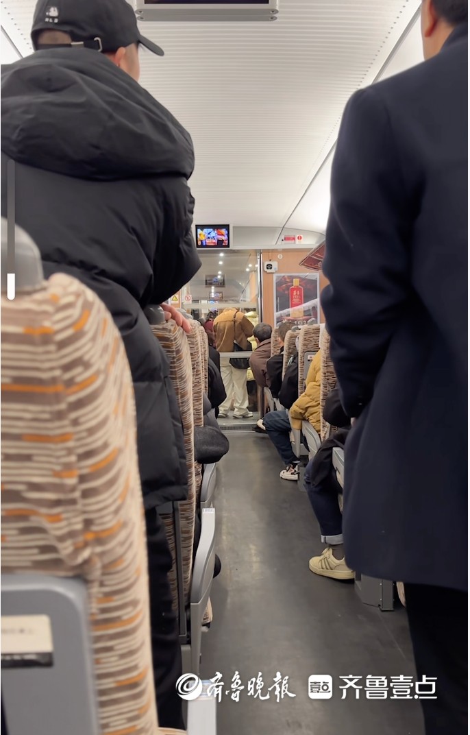 高铁行驶中撞到飞禽临停！12306：确有晚点情况