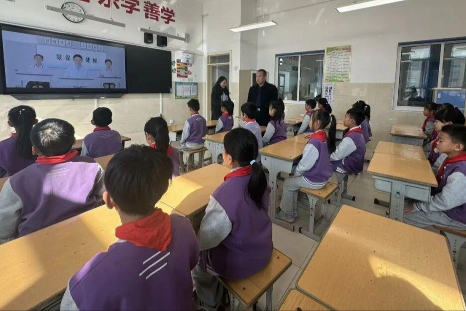 指尖律动护"视"界!济南高新区稼轩小学开展眼保健操评比活动