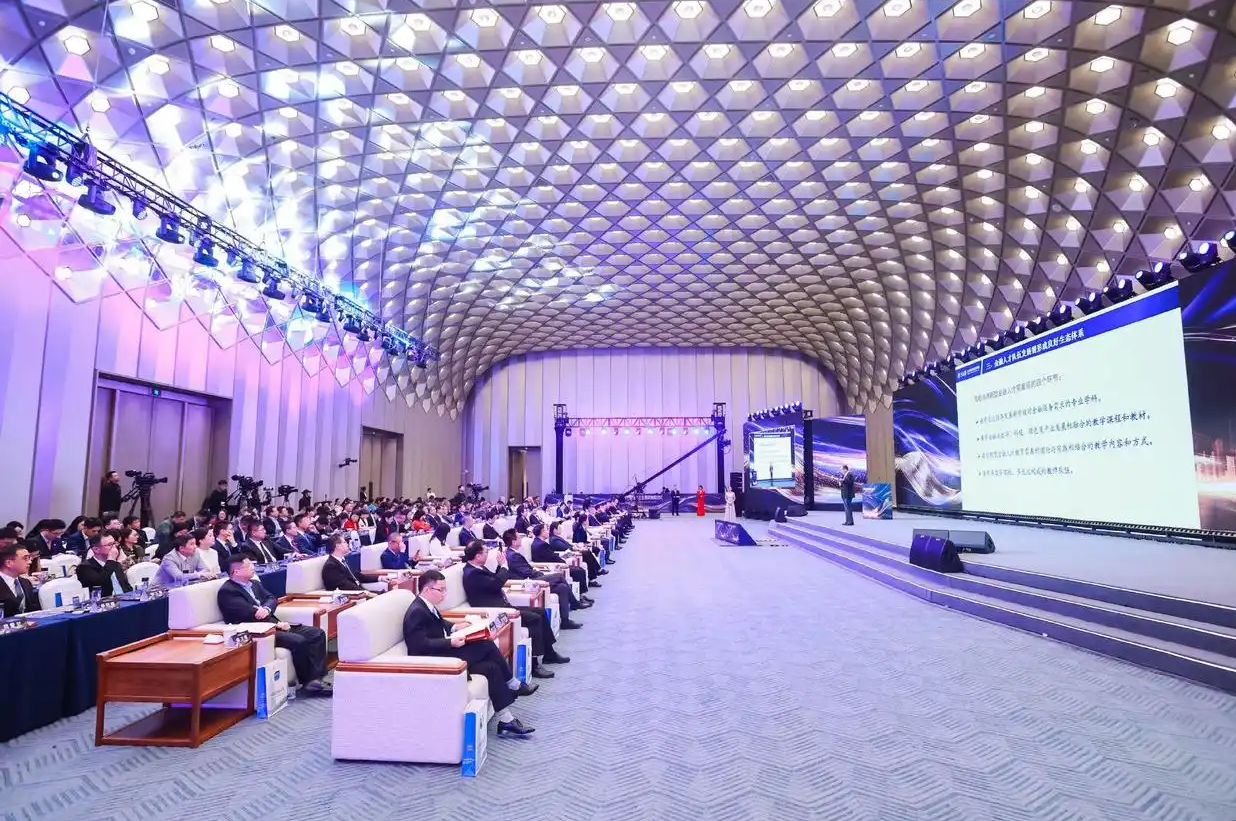 九方智投控股亮相第十四届“沪上金融家”颁奖仪式