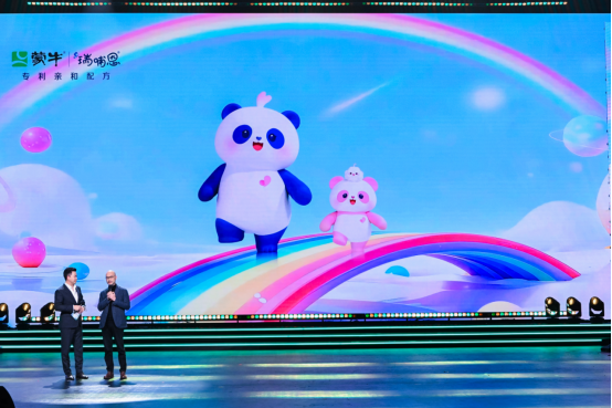 蒙牛瑞哺恩携手“冰墩墩”设计师发布熊猫IP新形象