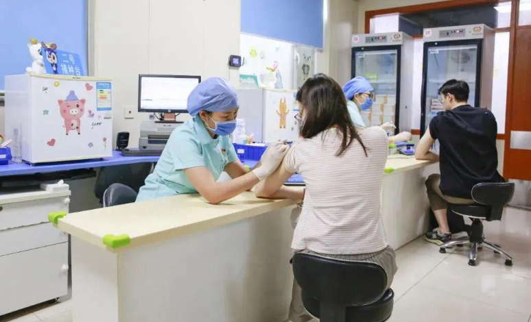 “迎战”流感高发季！打疫苗还来得及吗？独家专访