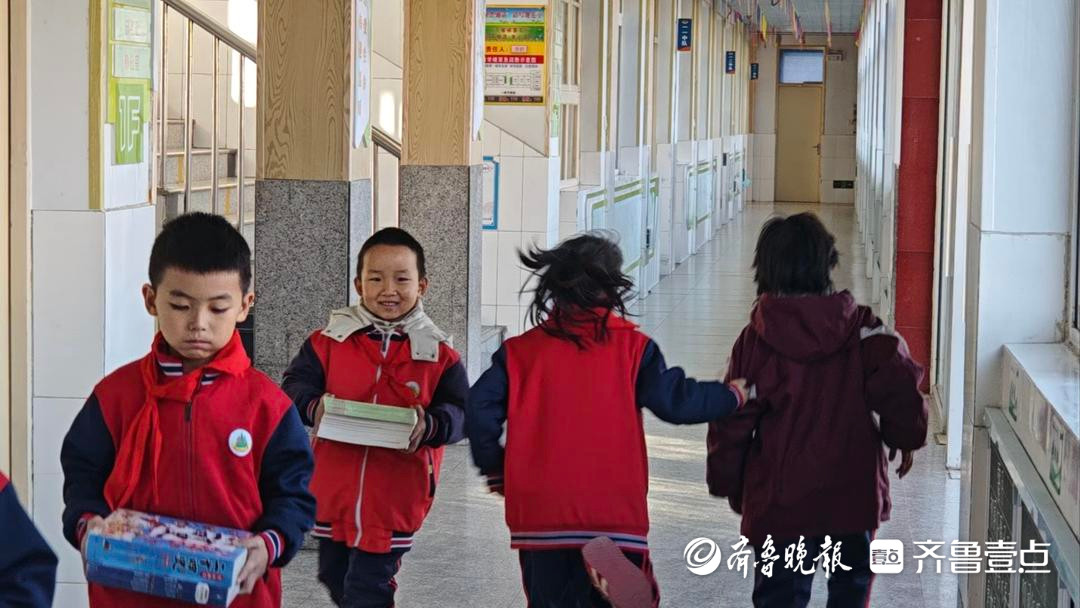 两千册新书+视力筛查，壹点公益图书捐赠活动走进五峰山中心小学