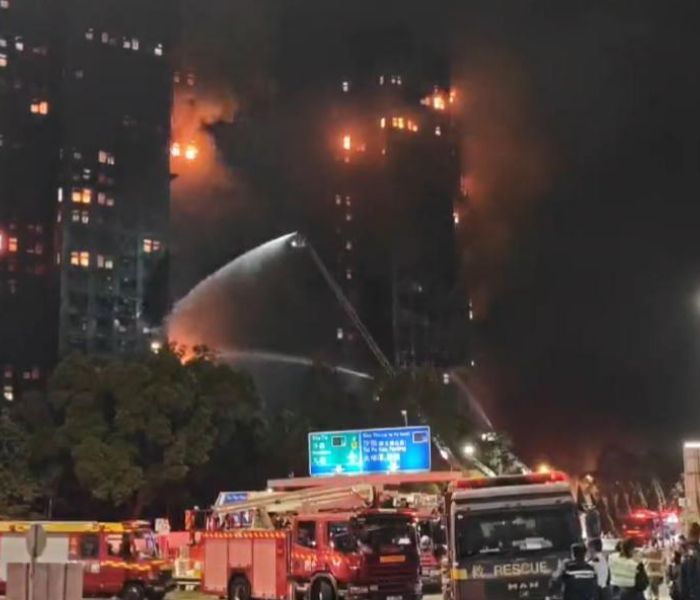 专题|香港大埔多栋住宅楼发生火灾