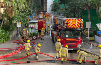 无论环境多复杂，拯救不会停——香港大埔火灾救援中的消防员群像