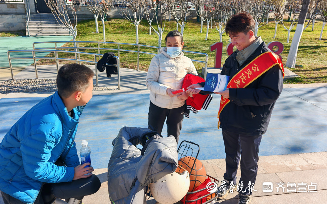 志愿服务暖泉城，济南公交志愿者助力文明绿色出行