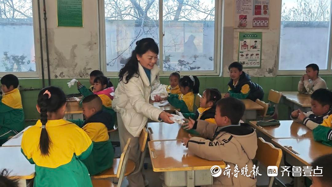 温暖进校园，壹点公益联合闫紫涵志愿服务队开启“寒冬送暖”行动