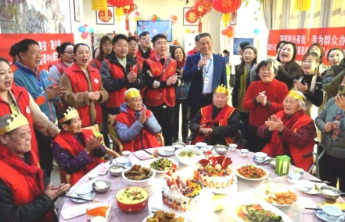 “送温暖 爱心伴夕阳” 泰安福彩携手爱心商家开展公益敬老活动