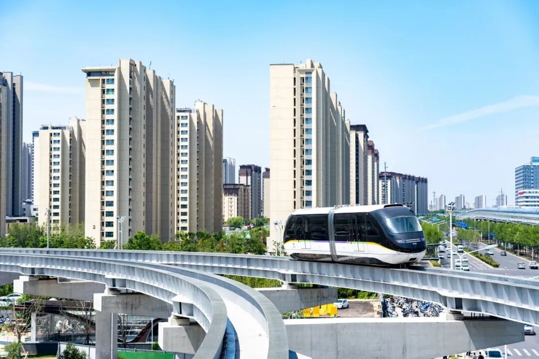 地铁通泉城|云巴≠地铁！实地体验：体感像空中穿梭的“公交车”