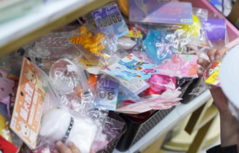 网红玩具“捏捏乐”为何屡陷安全争议？