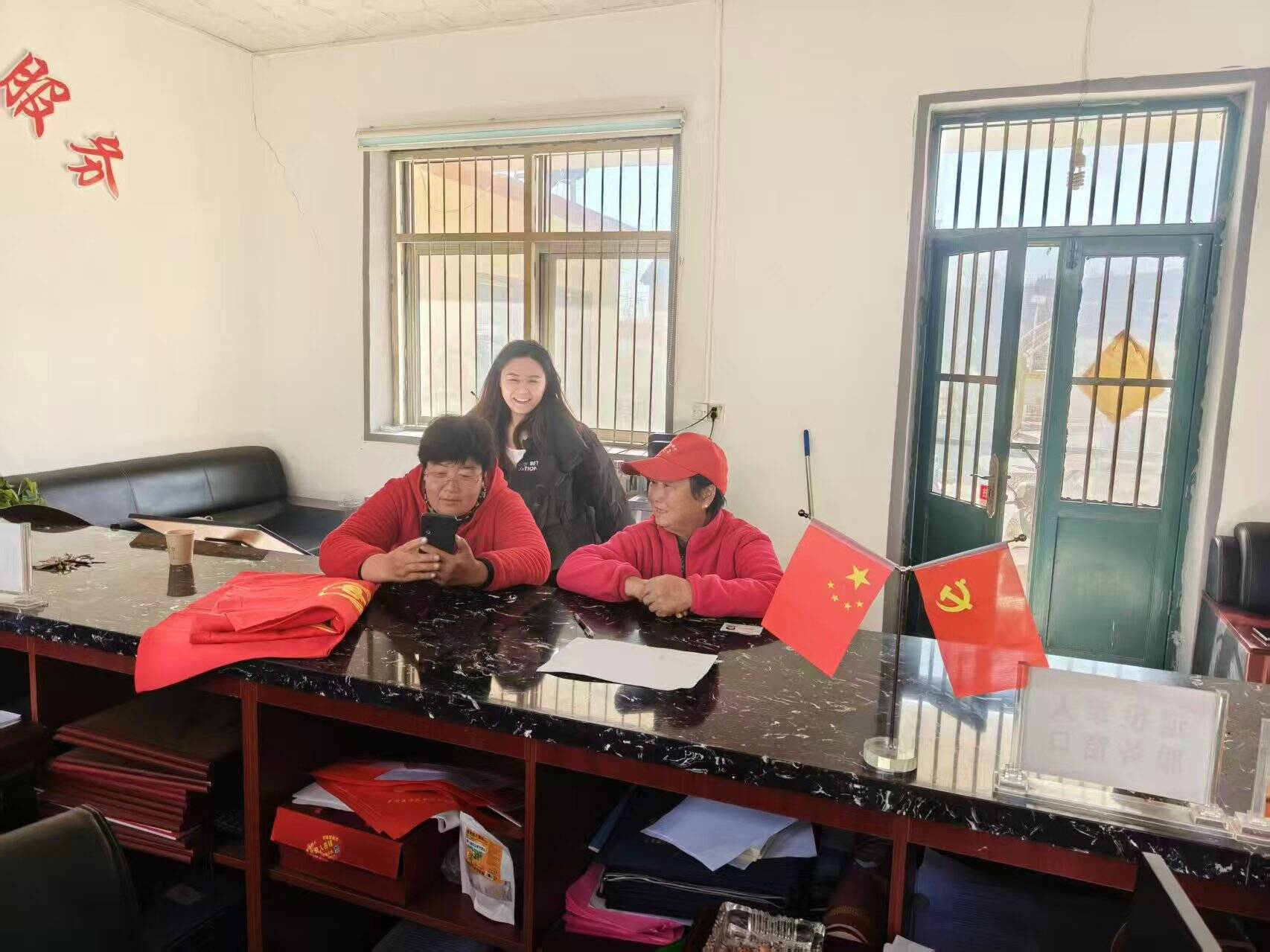 蒙阴县云蒙湖生态区：党员代缴新农合寒冬服务暖民心