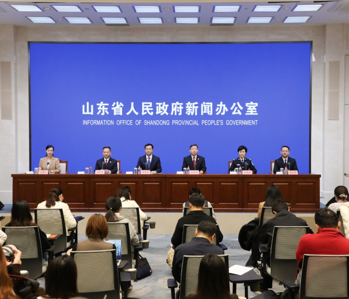 12月4日上午，山东省人民政府新闻办公室定新闻发布会，会上，省委政法委负责同志等介绍了山东开展优化法治化营商环境创新提升行动，积极解决涉企突出问题情况。