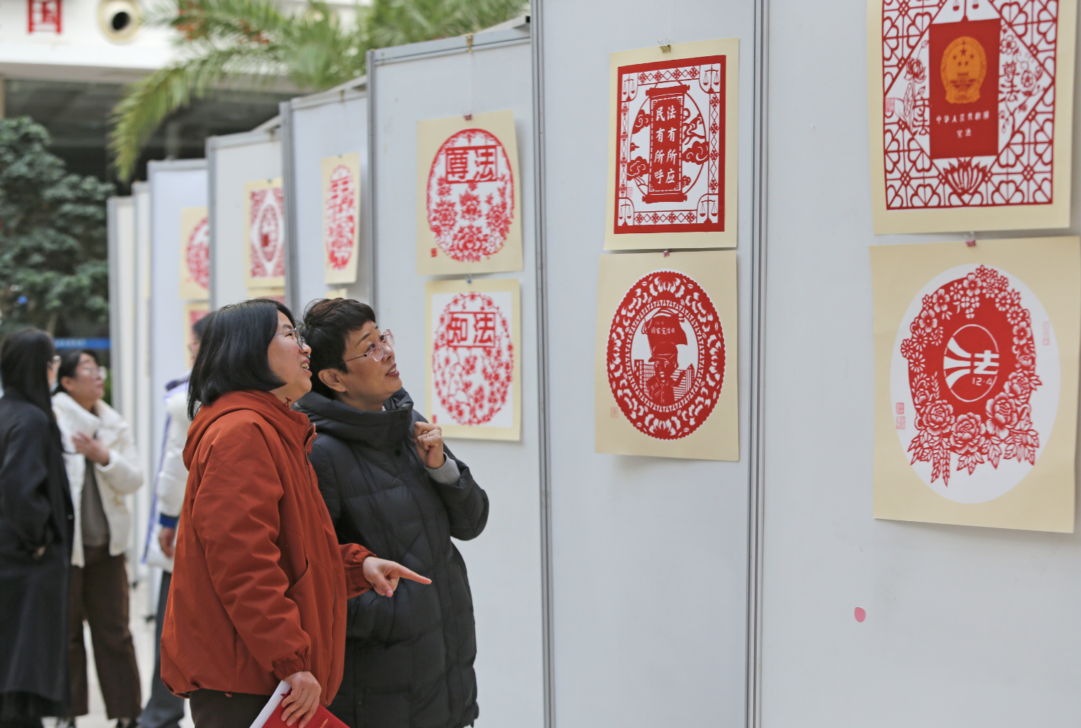 剪纸年画“唱主角”，威海文登宪法宣传“活”起来