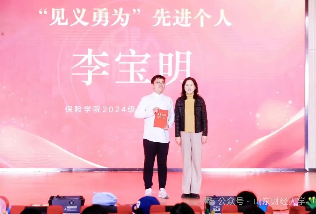 山财大这位彝族小伙子，好样的！