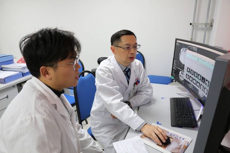 康复大学青岛中心医院OSB技术破难题，精准放疗守护脑瘤女童