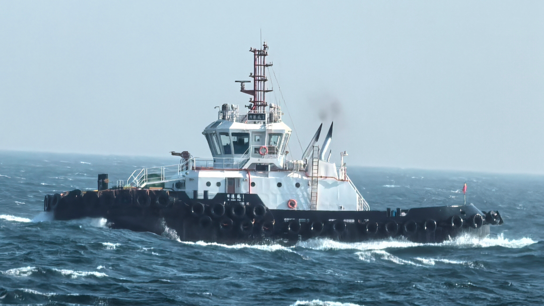 同心保生产！山东港口日照港“日港拖1”轮驰援青岛港董家口港区