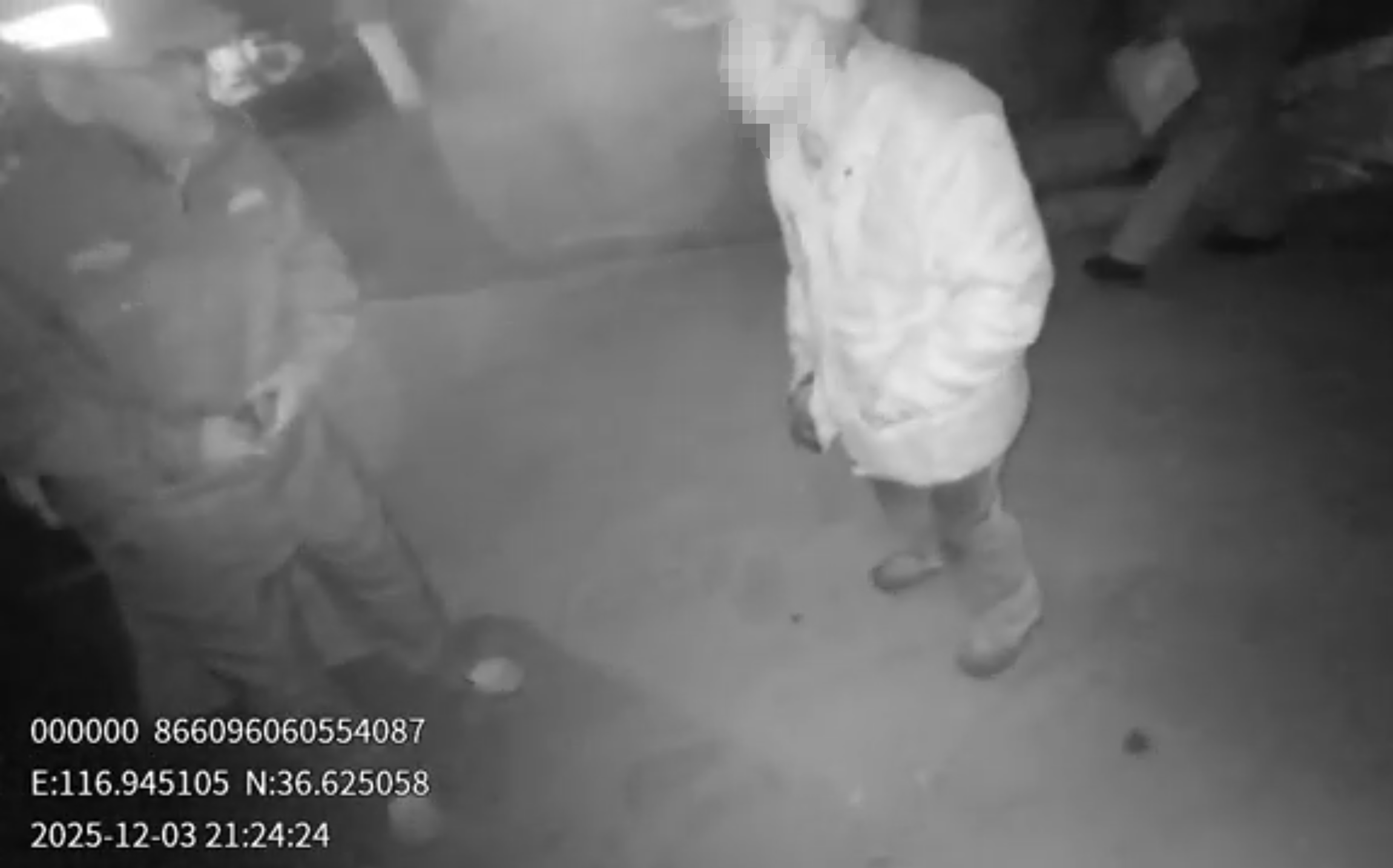 六旬老人冬夜迷路，济南民警暖心护送