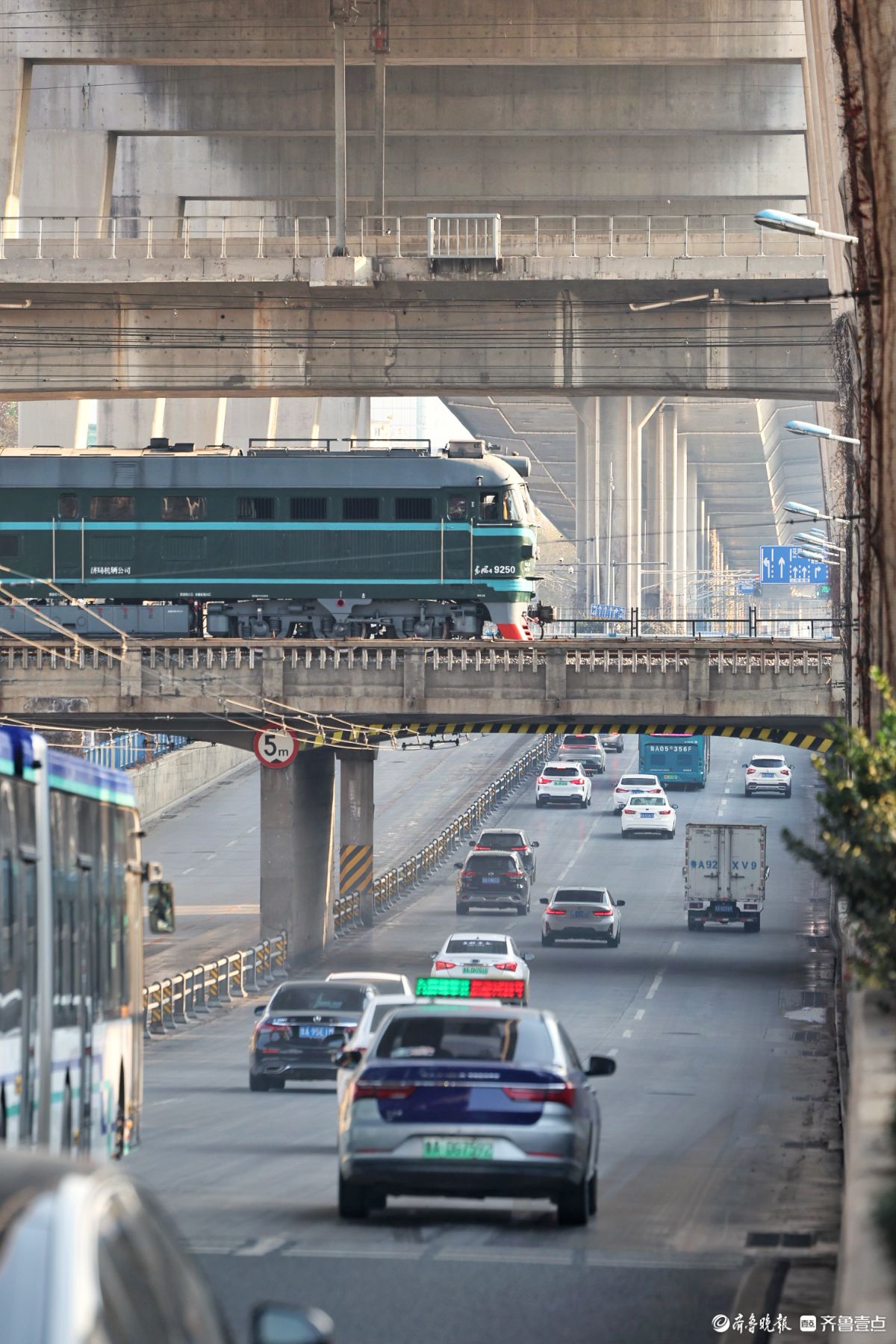 媲美山城的空间魔法！济南五层交通上演真实折叠术