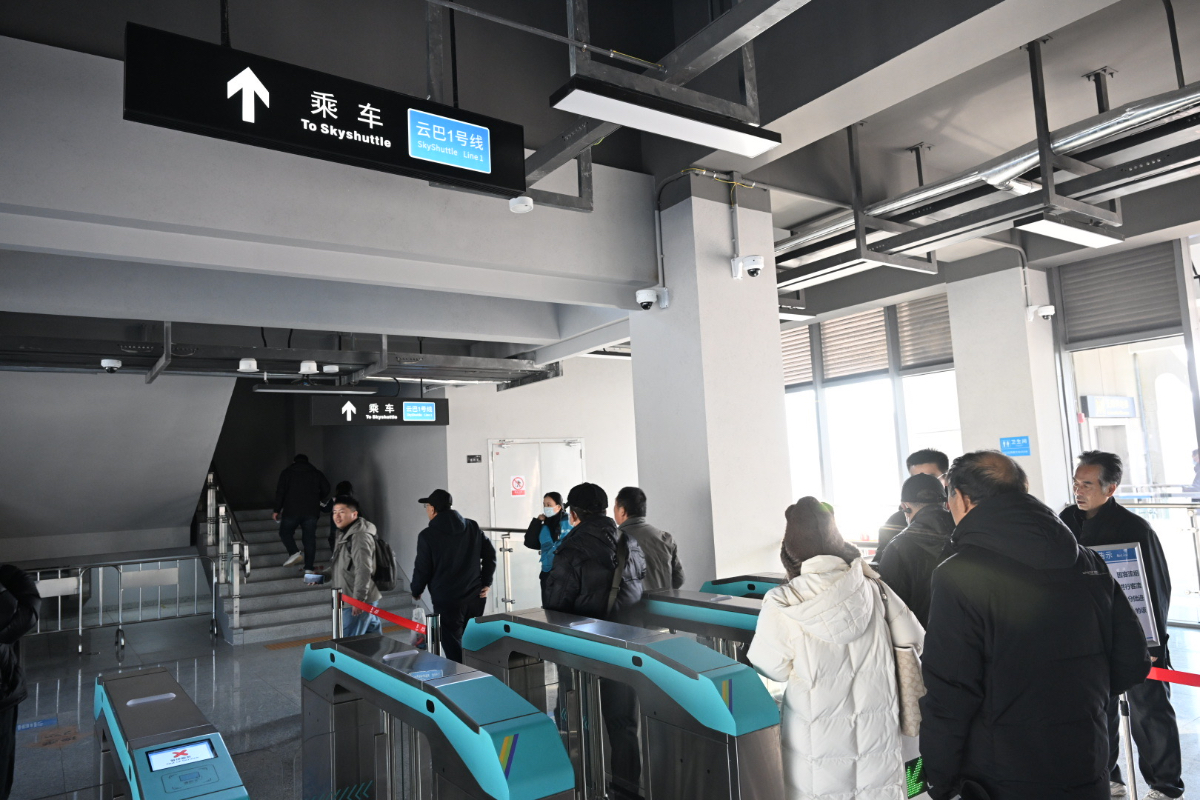 地铁通泉城|刷屏！云巴开通第一天，车厢里全是举手机的笑脸