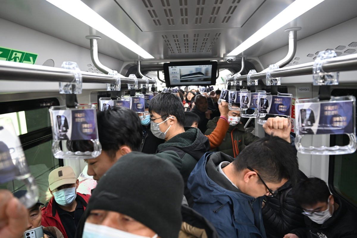 地铁通泉城|刷屏！云巴开通第一天，车厢里全是举手机的笑脸