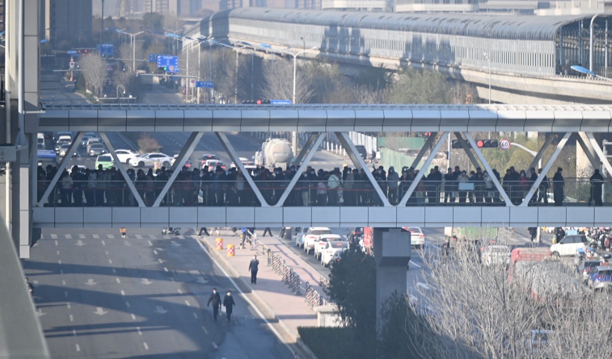 地铁通泉城|刷屏！云巴开通第一天，车厢里全是举手机的笑脸