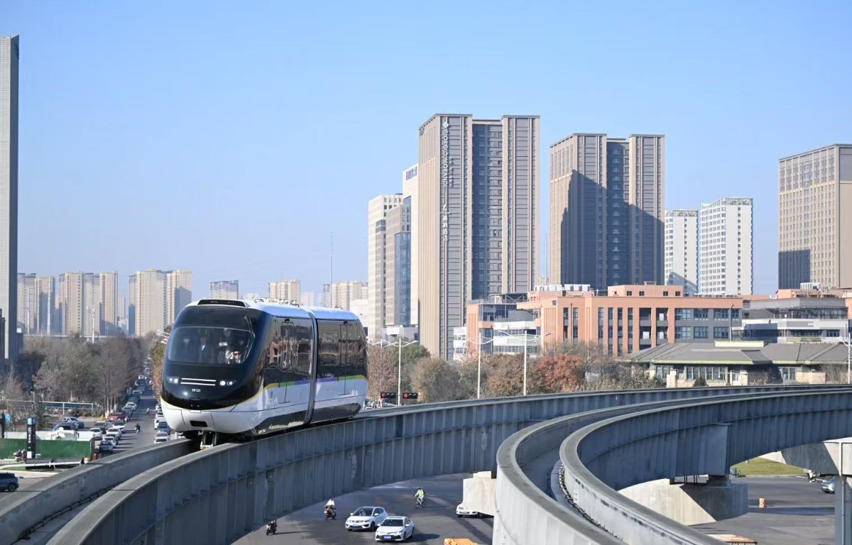 地铁通泉城|刷屏！云巴开通第一天，车厢里全是举手机的笑脸