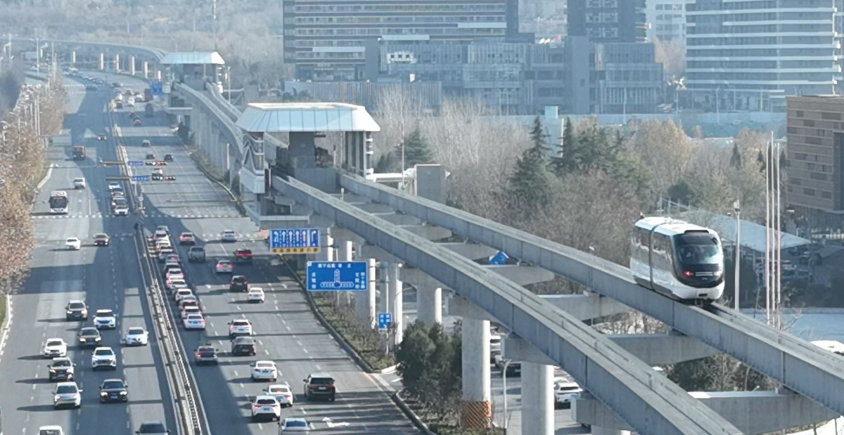 地铁通泉城|刷屏！云巴开通第一天，车厢里全是举手机的笑脸